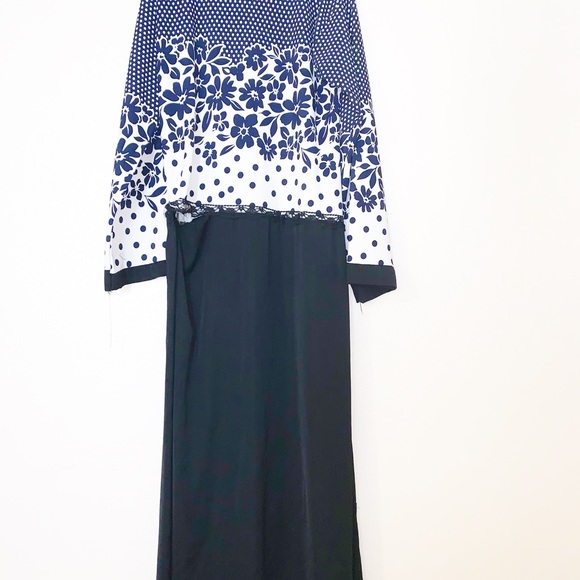 Abaya with beautiful blue & white floral patterns - Picture 5 of 7